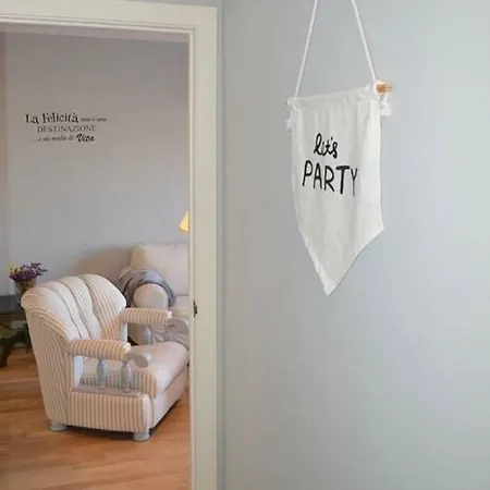 Sunshine Seneca Apartment